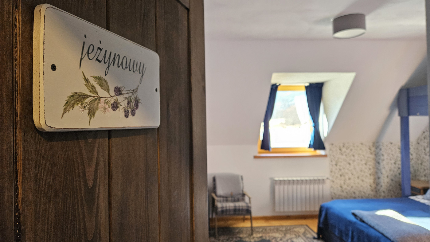 Wejście do pokoju jeżynowego pensjonatu Miodówka