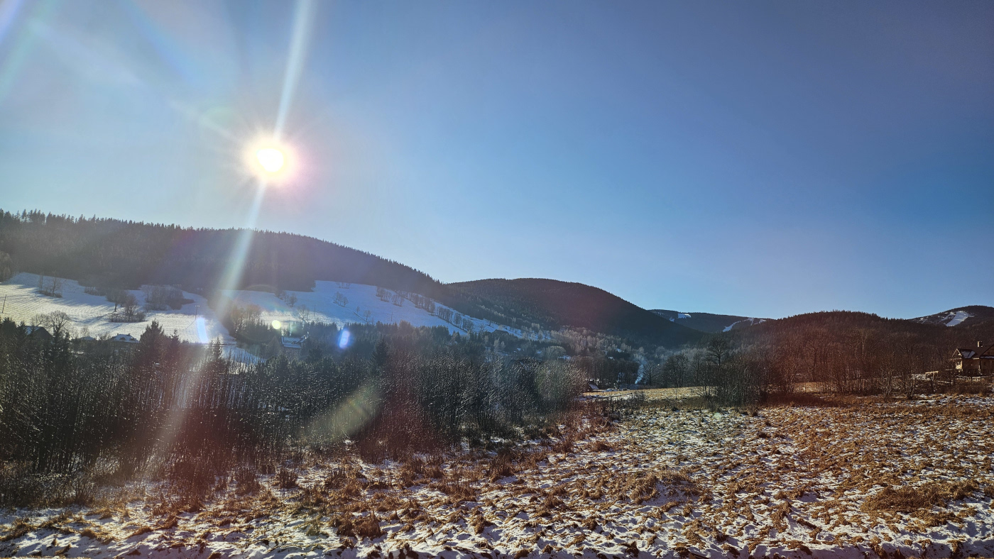 Wnętrze pokoju jeżynowego pensjonatu Miodówka