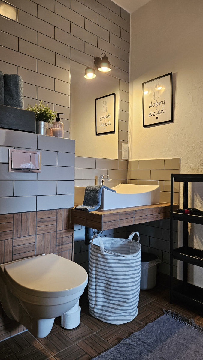 Wnętrze pokoju jeżynowego pensjonatu Miodówka