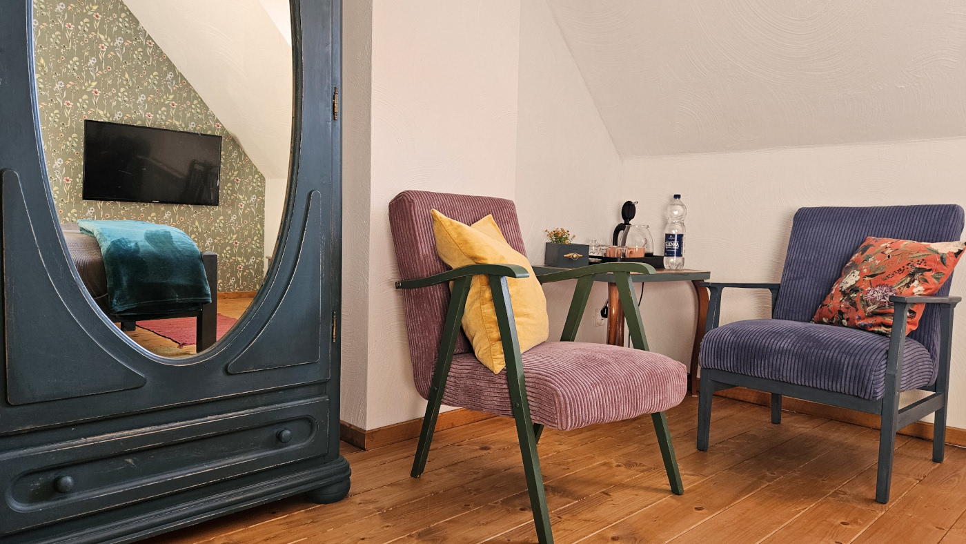 Wnętrze pokoju łąkowego pensjonatu Miodówka