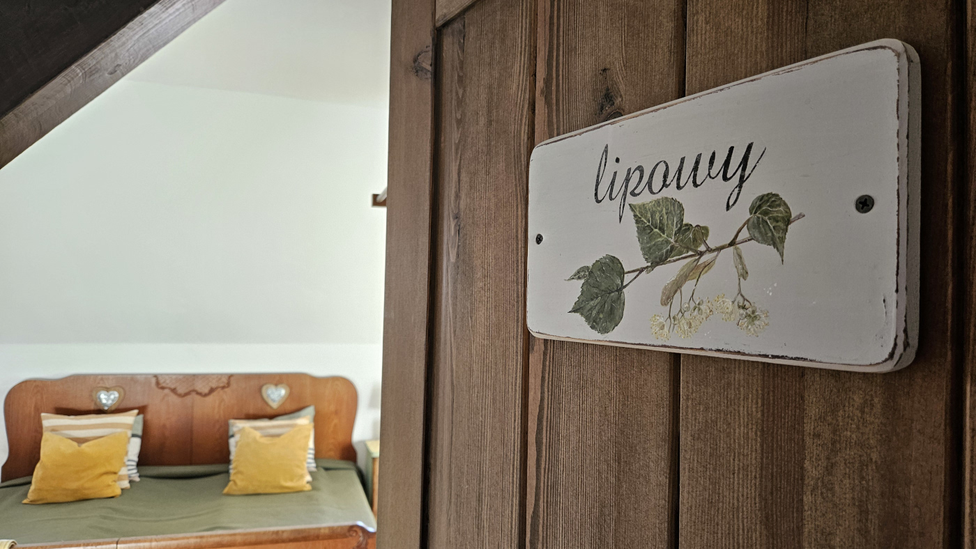 Wejście do pokoju lipowego pensjonatu Miodówka