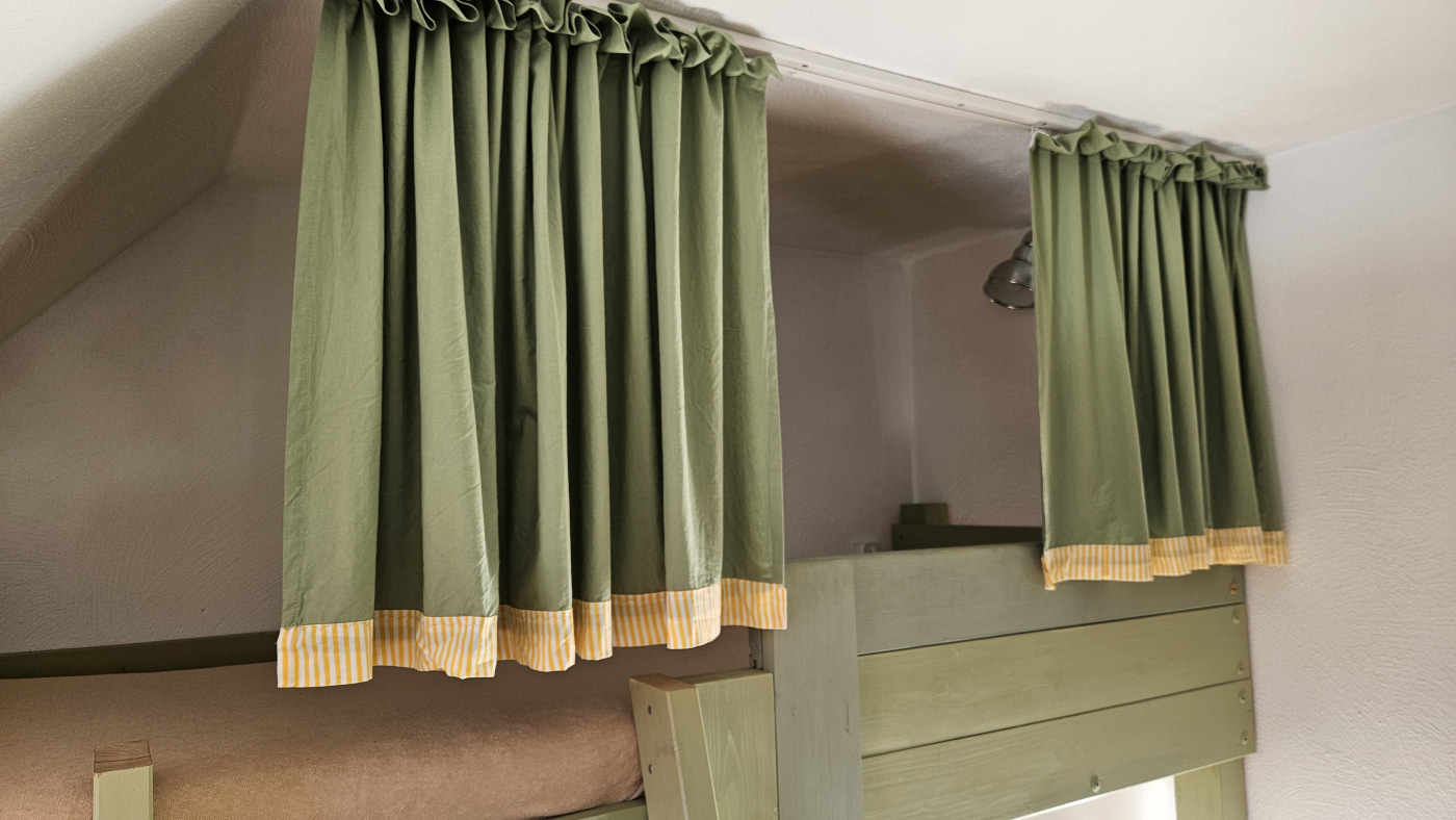 Wnętrze pokoju lipowego pensjonatu Miodówka