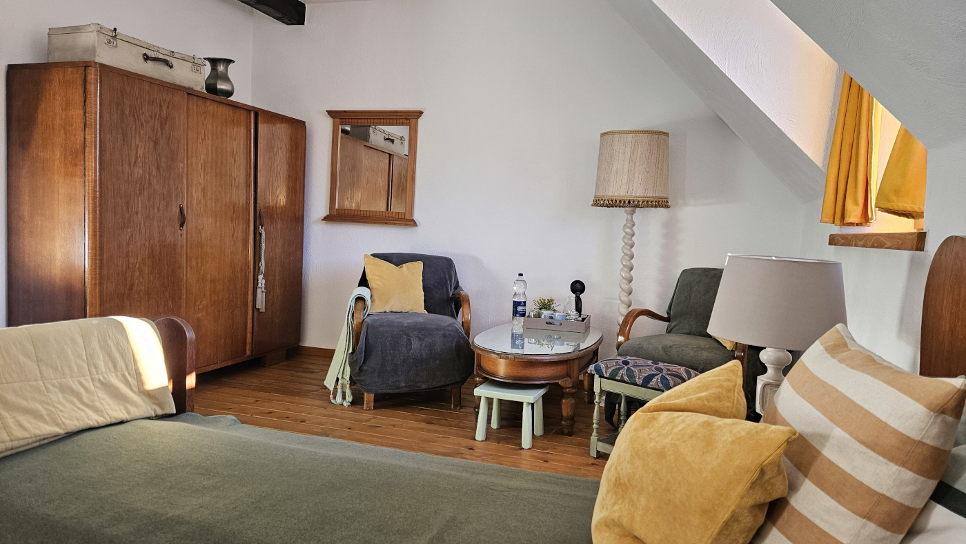 Wnętrze pokoju lipowego pensjonatu Miodówka