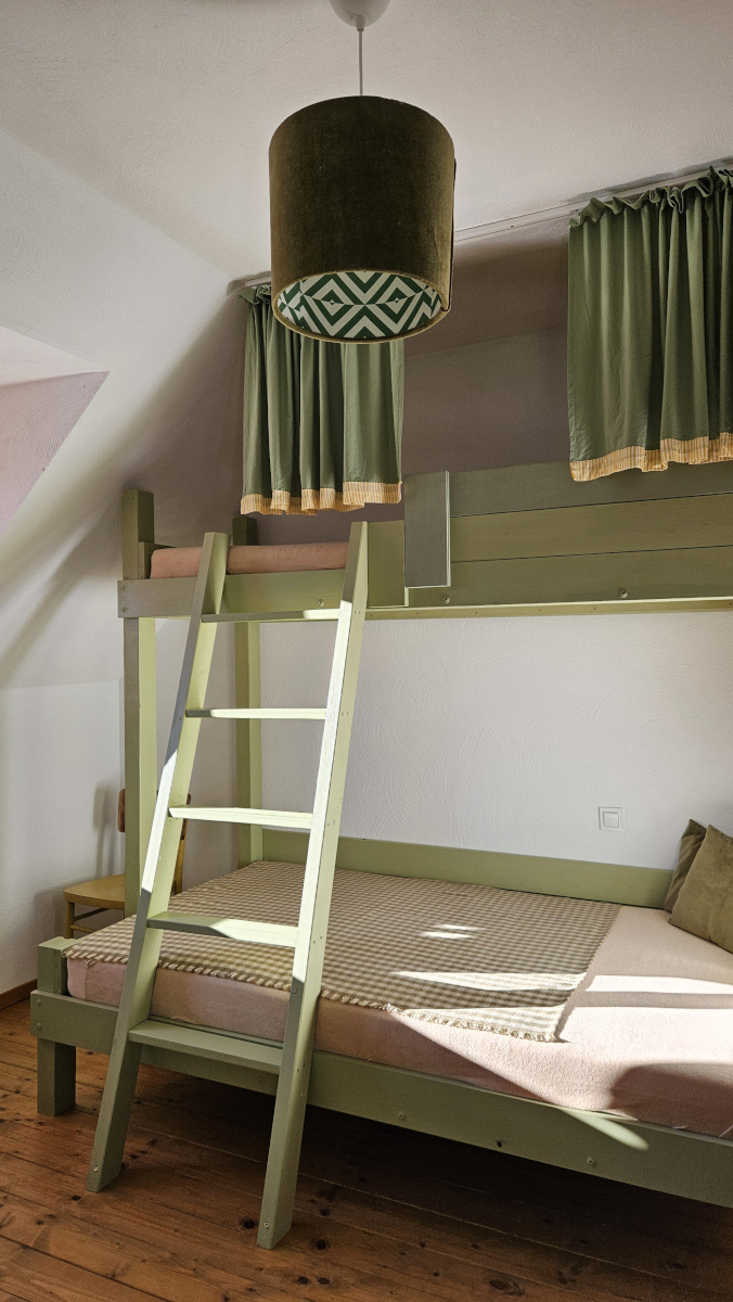 Wnętrze pokoju lipowego pensjonatu Miodówka