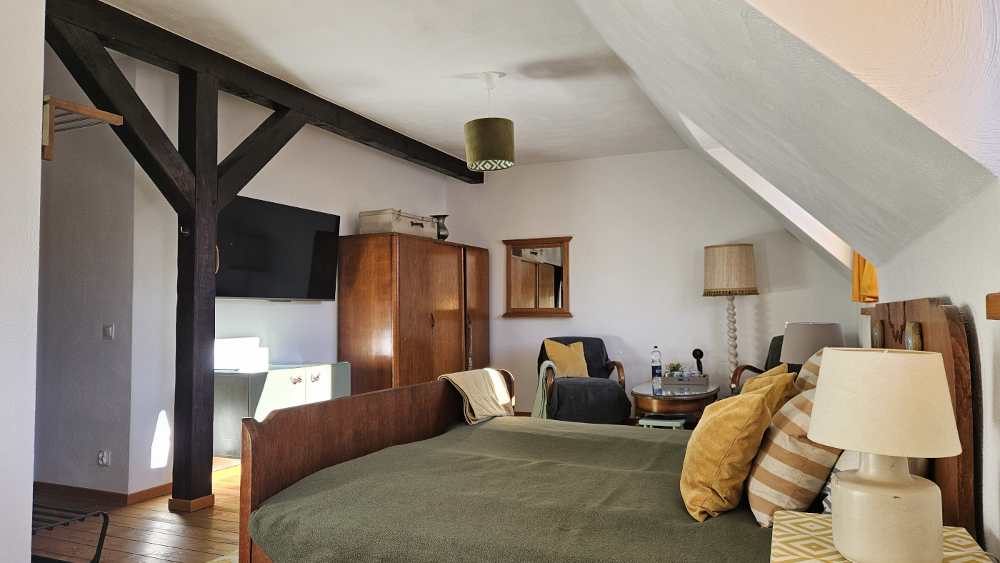 Wnętrze pokoju lipowego pensjonatu Miodówka