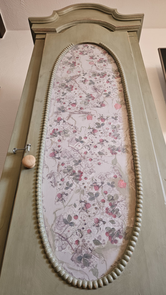 Wnętrze pokoju malinowego pensjonatu Miodówka